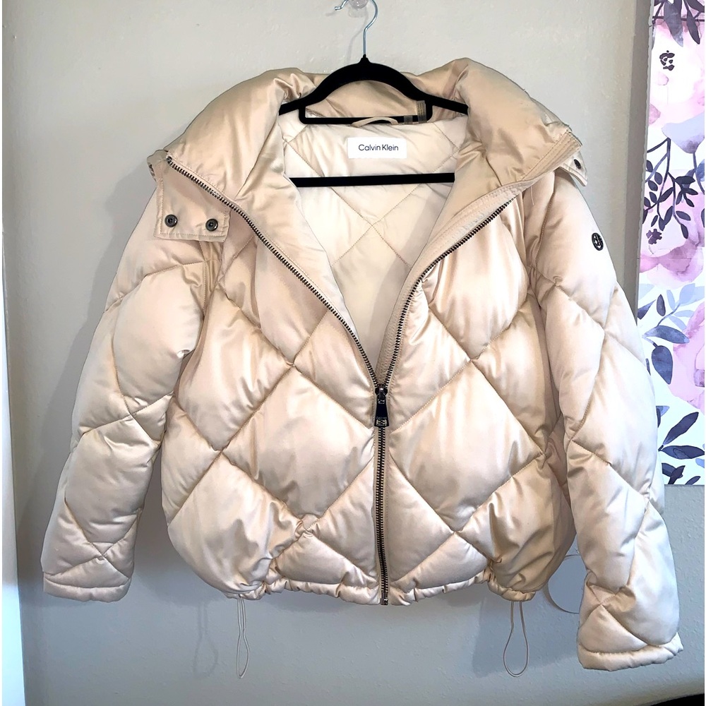 Calvin Klein cream puffer jacket Women’s snow jacket removable hoodie size Large